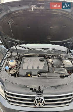 Седан Volkswagen Passat 2014 в Черновцах