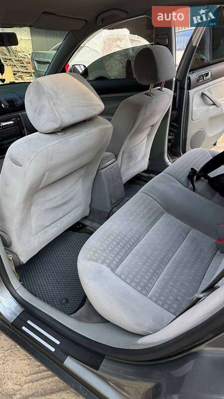 Седан Volkswagen Passat 2003 в Українці