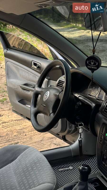Седан Volkswagen Passat 2003 в Українці