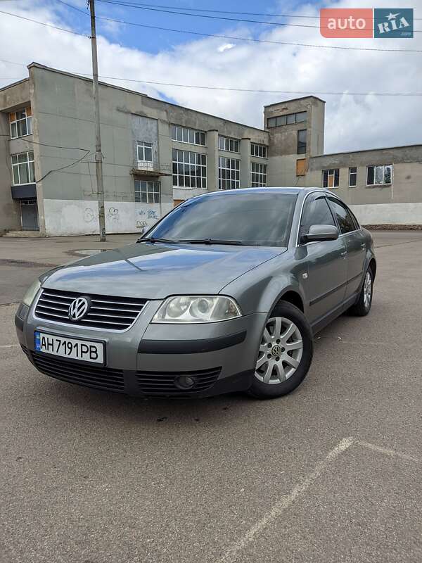 Седан Volkswagen Passat 2003 в Українці