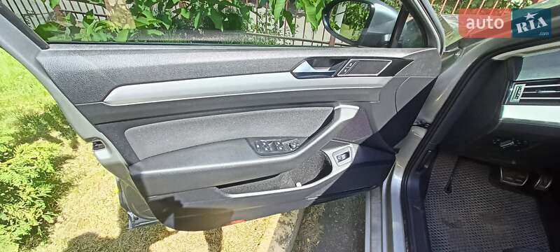 Універсал Volkswagen Passat 2015 в Львові