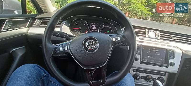 Універсал Volkswagen Passat 2015 в Львові
