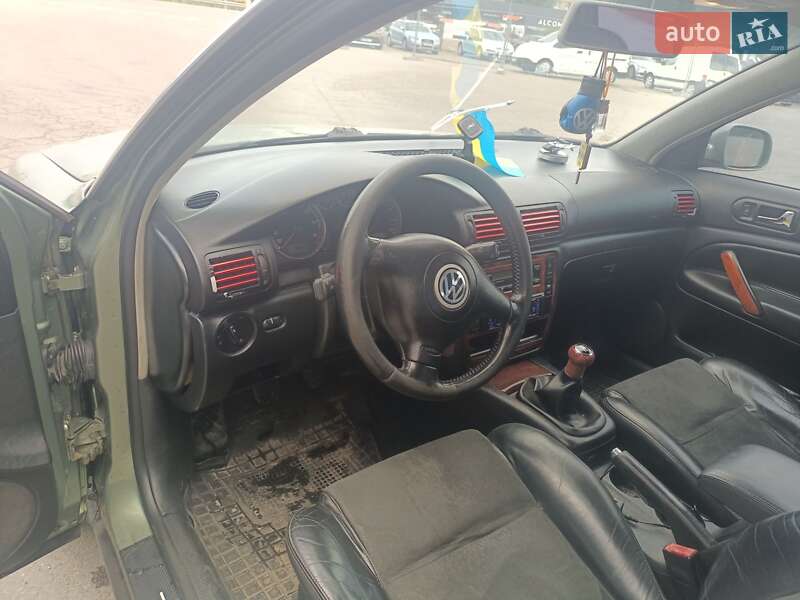 Седан Volkswagen Passat 2004 в Полтаві