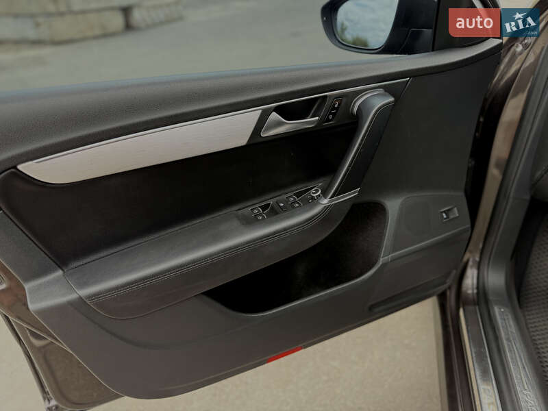 Седан Volkswagen Passat 2014 в Николаеве