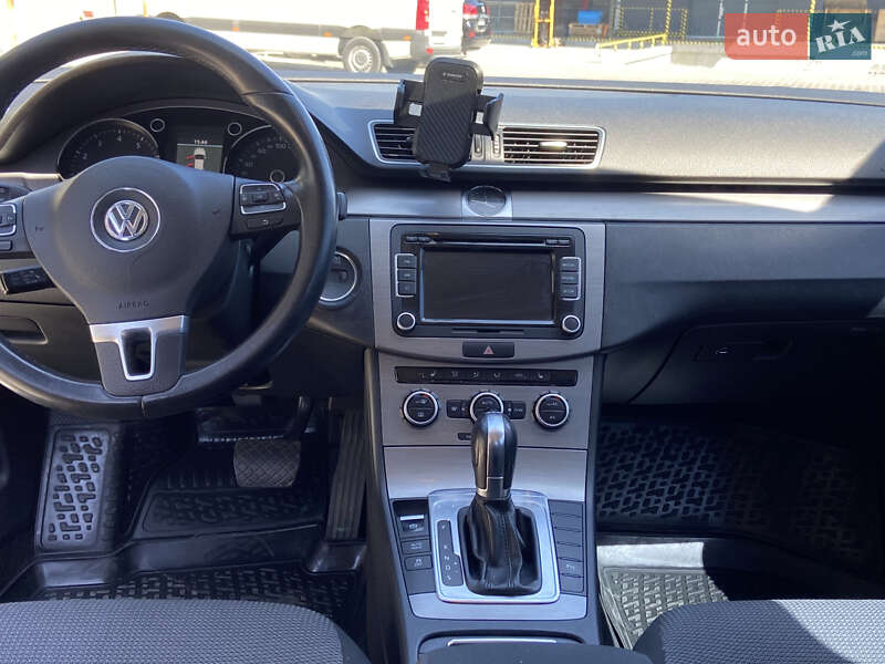 Седан Volkswagen Passat 2012 в Каменке-Бугской