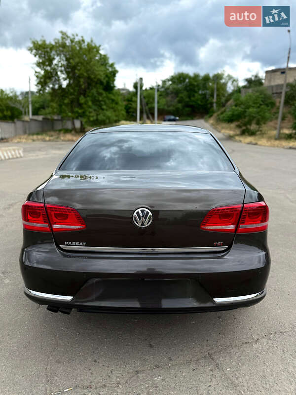 Седан Volkswagen Passat 2014 в Николаеве
