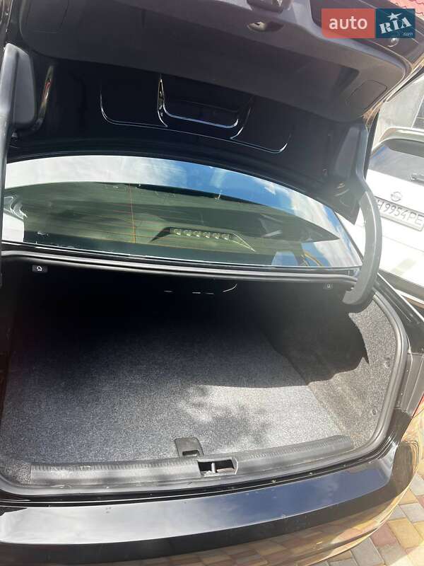 Седан Volkswagen Passat 2013 в Великодолинському