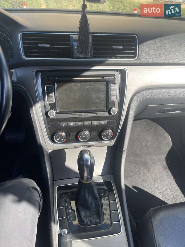 Седан Volkswagen Passat 2013 в Великодолинському