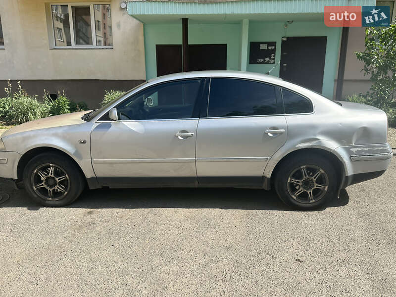 Седан Volkswagen Passat 2003 в Ужгороде