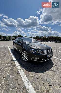 Седан Volkswagen Passat 2013 в Харкові