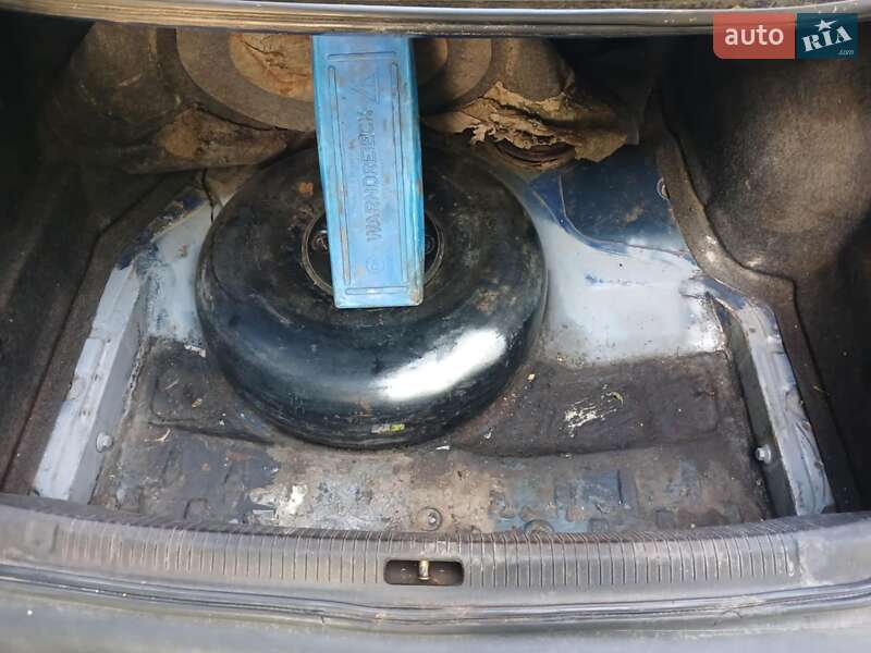 Седан Volkswagen Passat 1994 в Бродах