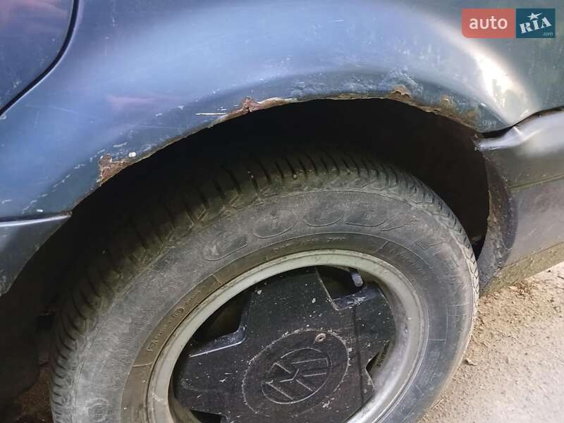 Седан Volkswagen Passat 1994 в Бродах