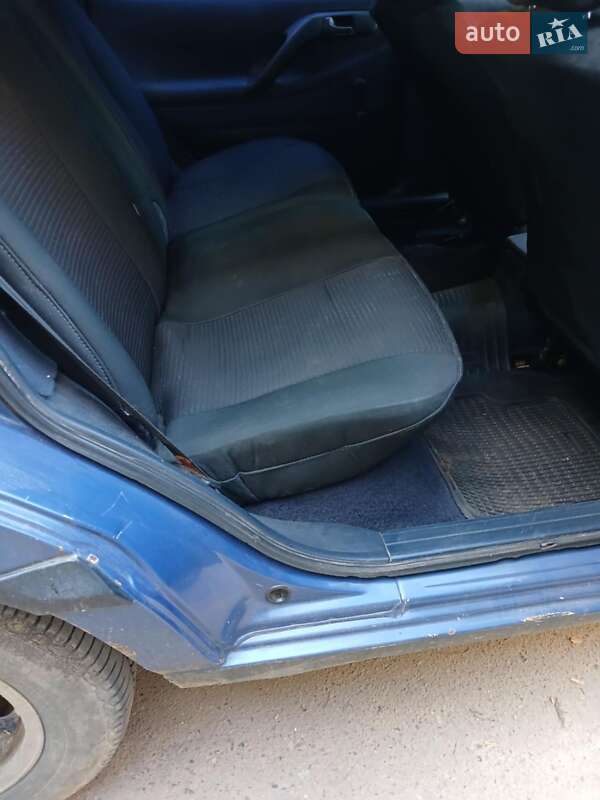 Седан Volkswagen Passat 1994 в Бродах