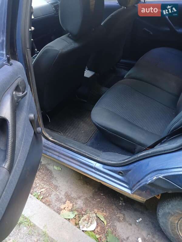 Седан Volkswagen Passat 1994 в Бродах