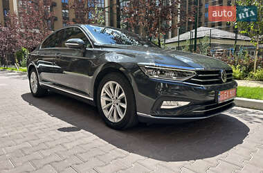 Седан Volkswagen Passat 2020 в Киеве
