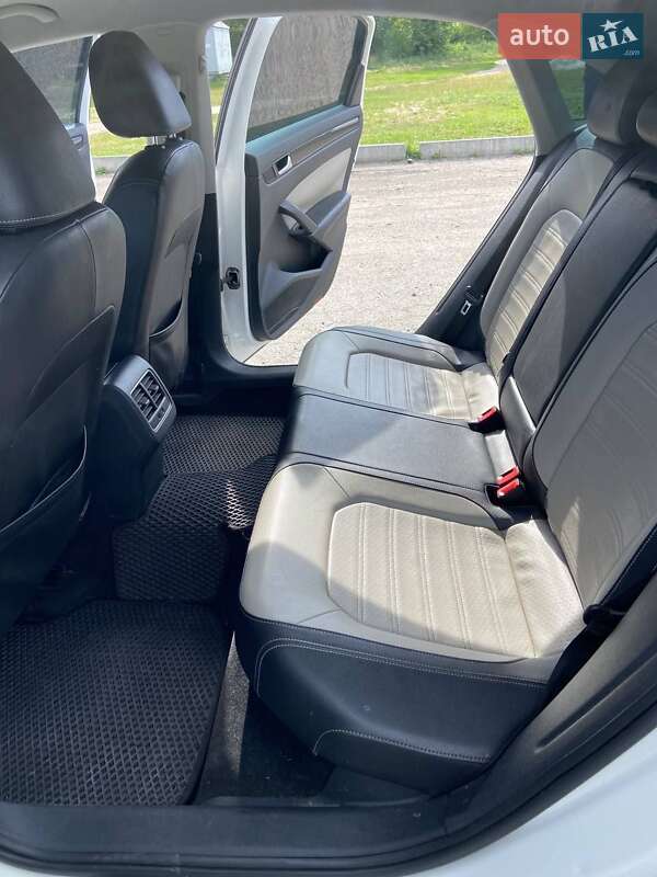 Седан Volkswagen Passat 2015 в Олександрії