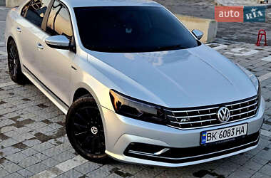 Седан Volkswagen Passat 2016 в Кам'янець-Подільському