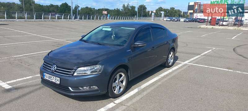 Седан Volkswagen Passat 2011 в Києві