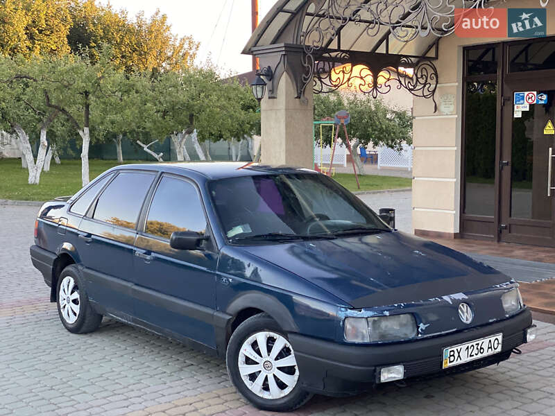Седан Volkswagen Passat 1989 в Дунаївцях