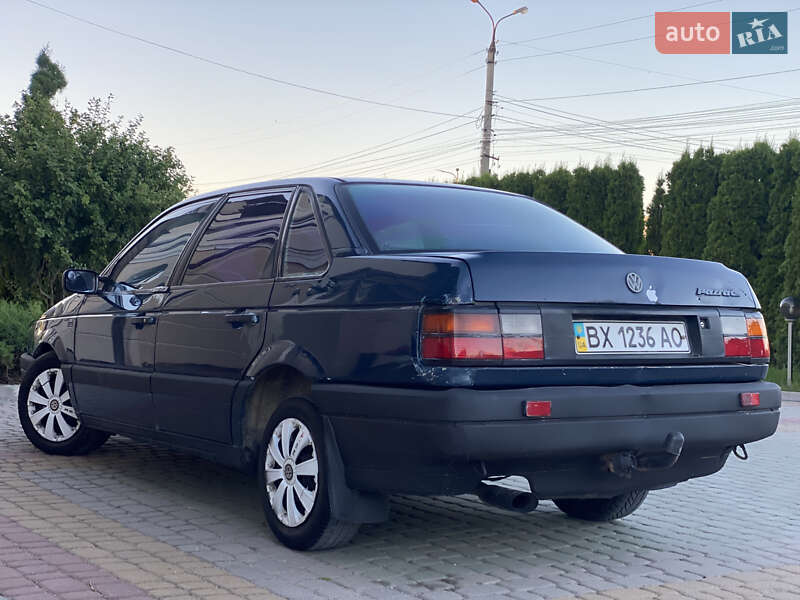 Седан Volkswagen Passat 1989 в Дунаївцях