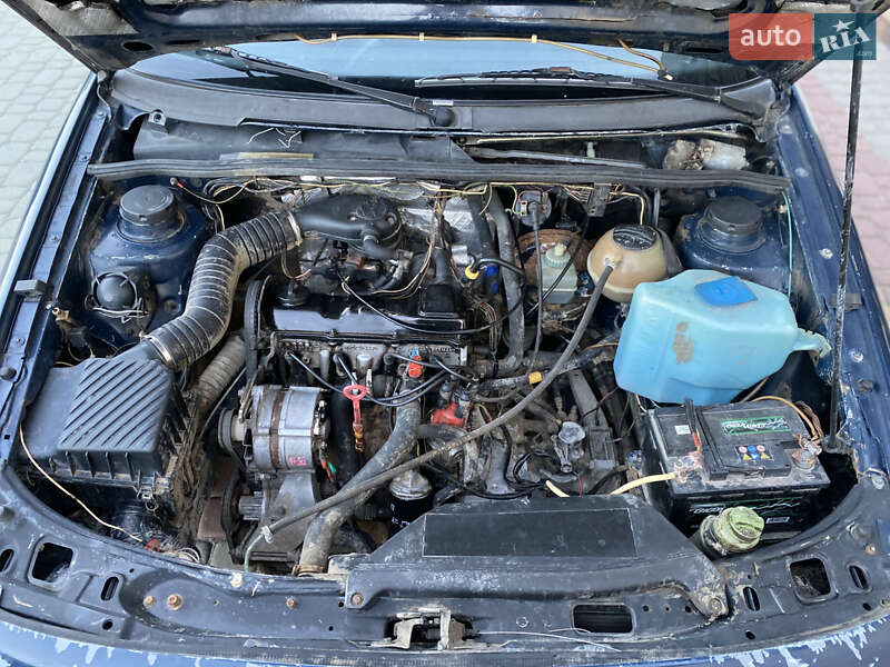 Седан Volkswagen Passat 1989 в Дунаївцях