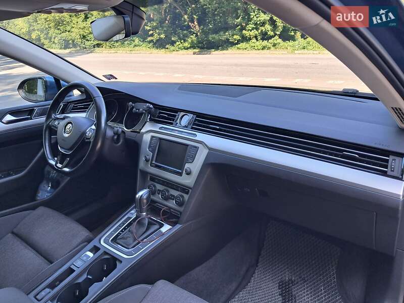 Универсал Volkswagen Passat 2017 в Полтаве фото 16 Универсал Volkswagen Passat 2017 в Полтаве