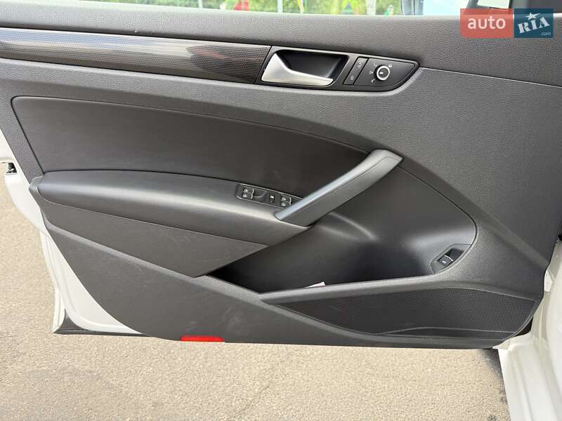 Седан Volkswagen Passat 2012 в Одессе