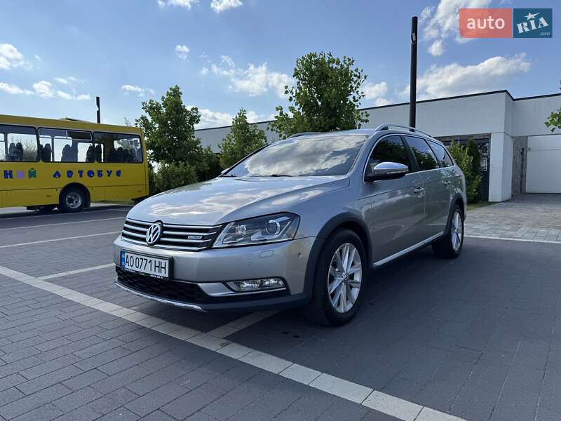 Універсал Volkswagen Passat 2012 в 