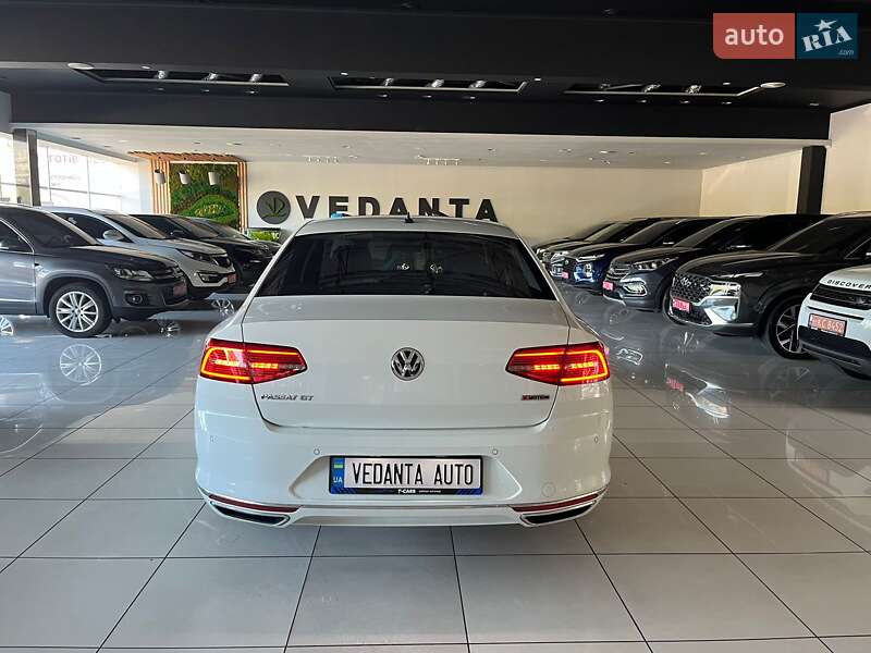 Седан Volkswagen Passat 2018 в Киеве