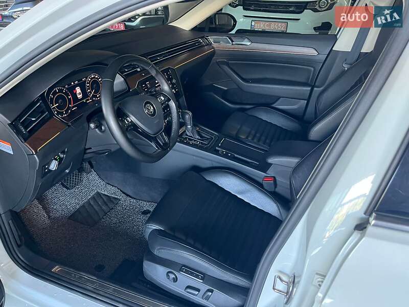 Седан Volkswagen Passat 2018 в Киеве