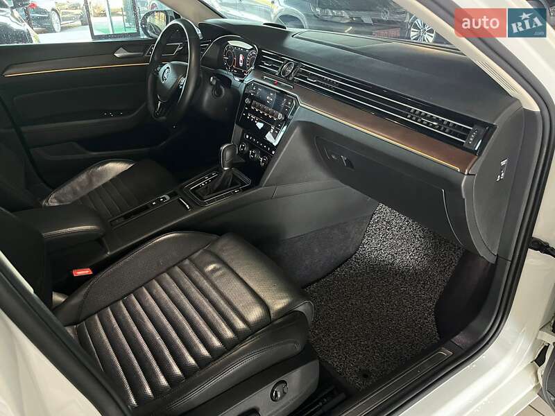 Седан Volkswagen Passat 2018 в Киеве