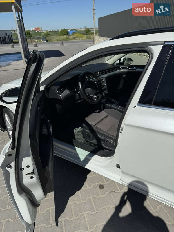 Універсал Volkswagen Passat 2015 в Тернополі