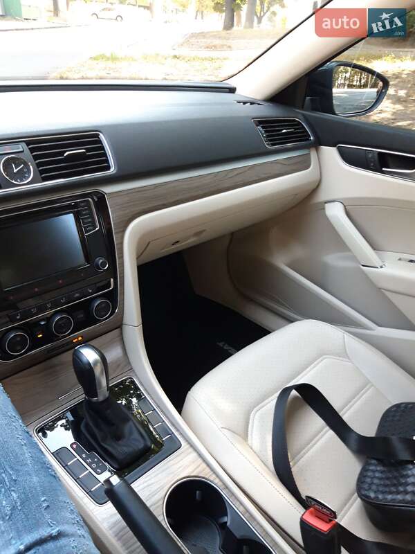 Седан Volkswagen Passat 2016 в Харькове