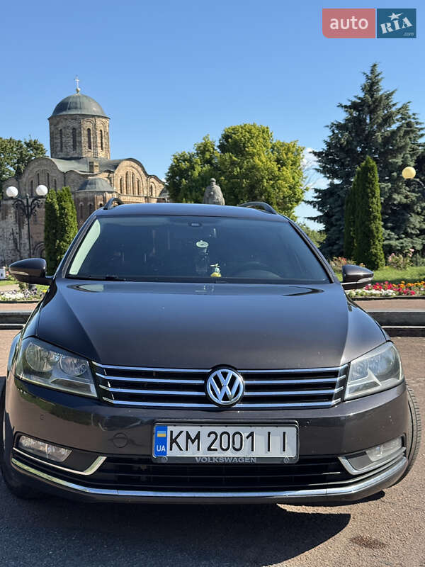 Универсал Volkswagen Passat 2011 в Житомире