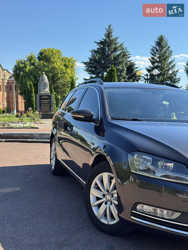 Универсал Volkswagen Passat 2011 в Житомире