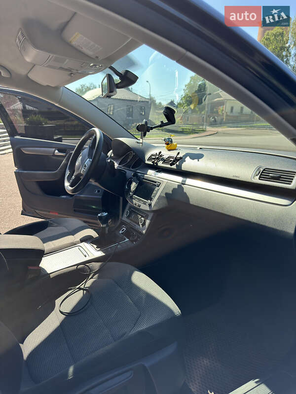 Универсал Volkswagen Passat 2011 в Житомире