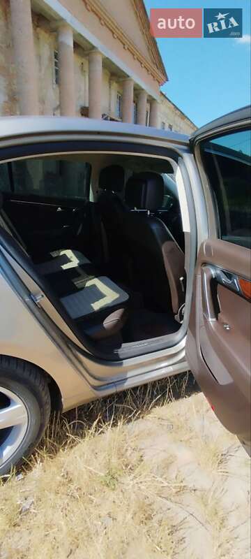 Седан Volkswagen Passat 2012 в Тульчині