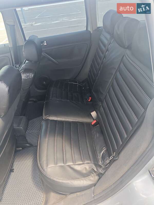 Универсал Volkswagen Passat 2004 в Киеве