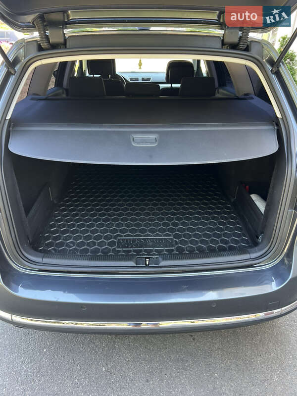 Універсал Volkswagen Passat 2012 в Корсунь-Шевченківському