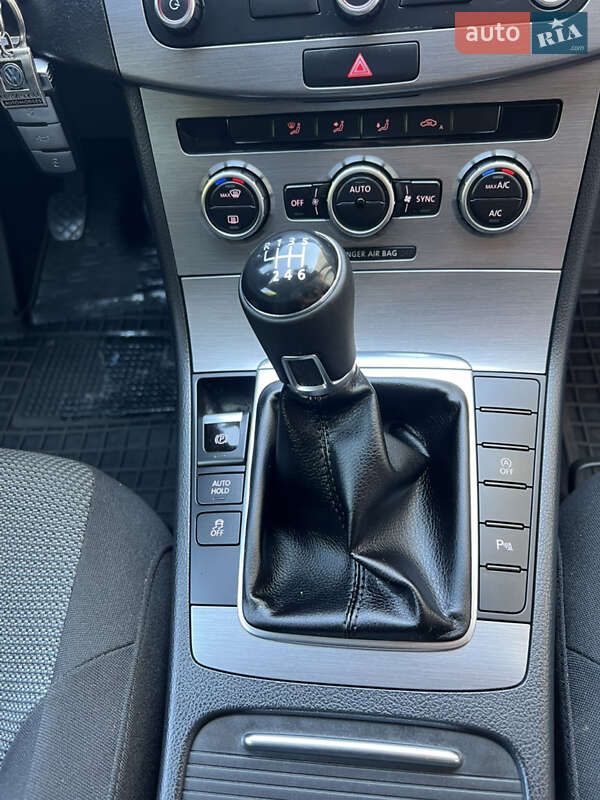 Універсал Volkswagen Passat 2012 в Корсунь-Шевченківському