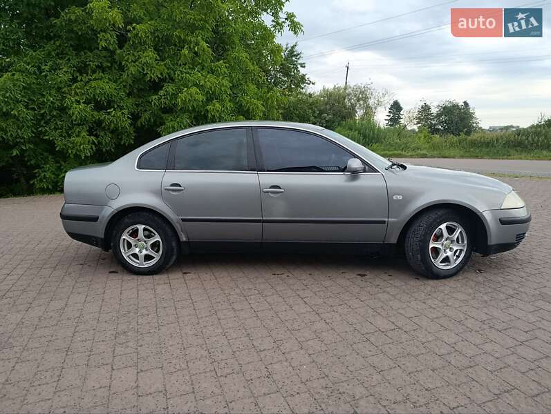 Седан Volkswagen Passat 2002 в Буске