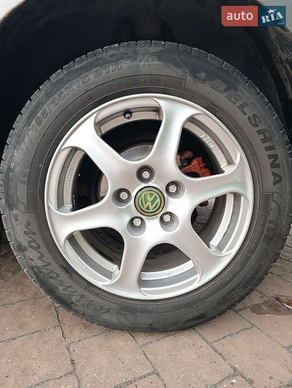 Седан Volkswagen Passat 2002 в Буске