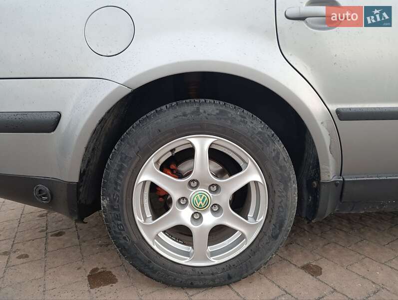 Седан Volkswagen Passat 2002 в Буске