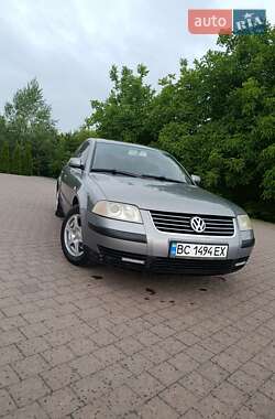 Седан Volkswagen Passat 2002 в Буске