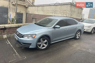 Седан Volkswagen Passat 2012 в Киеве