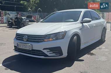 Седан Volkswagen Passat 2017 в Киеве