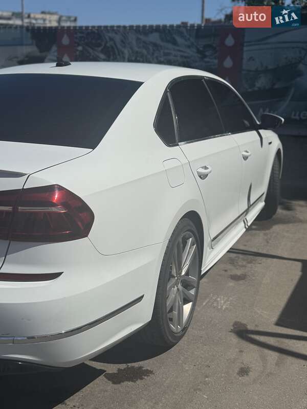 Седан Volkswagen Passat 2017 в Киеве