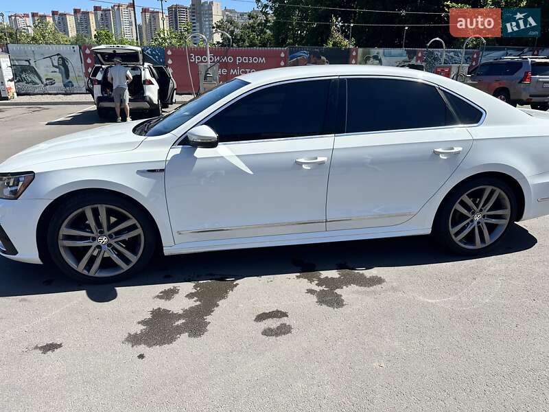 Седан Volkswagen Passat 2017 в Киеве