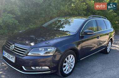 Универсал Volkswagen Passat 2011 в Самборе