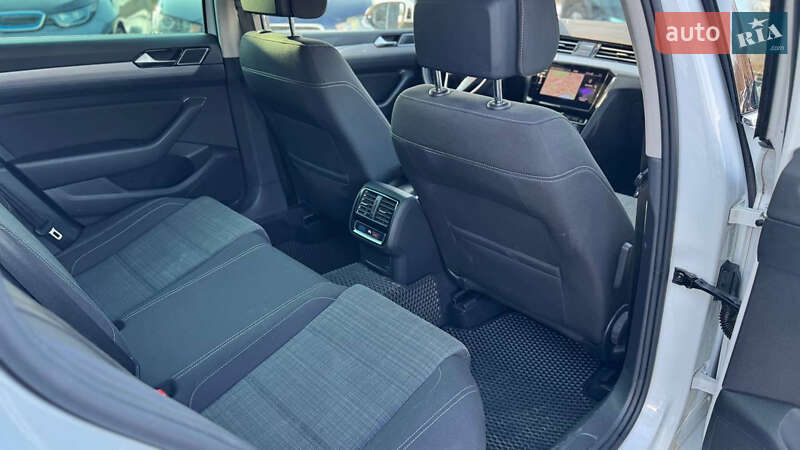 Универсал Volkswagen Passat 2019 в Полтаве фото 13 Универсал Volkswagen Passat 2019 в Полтаве